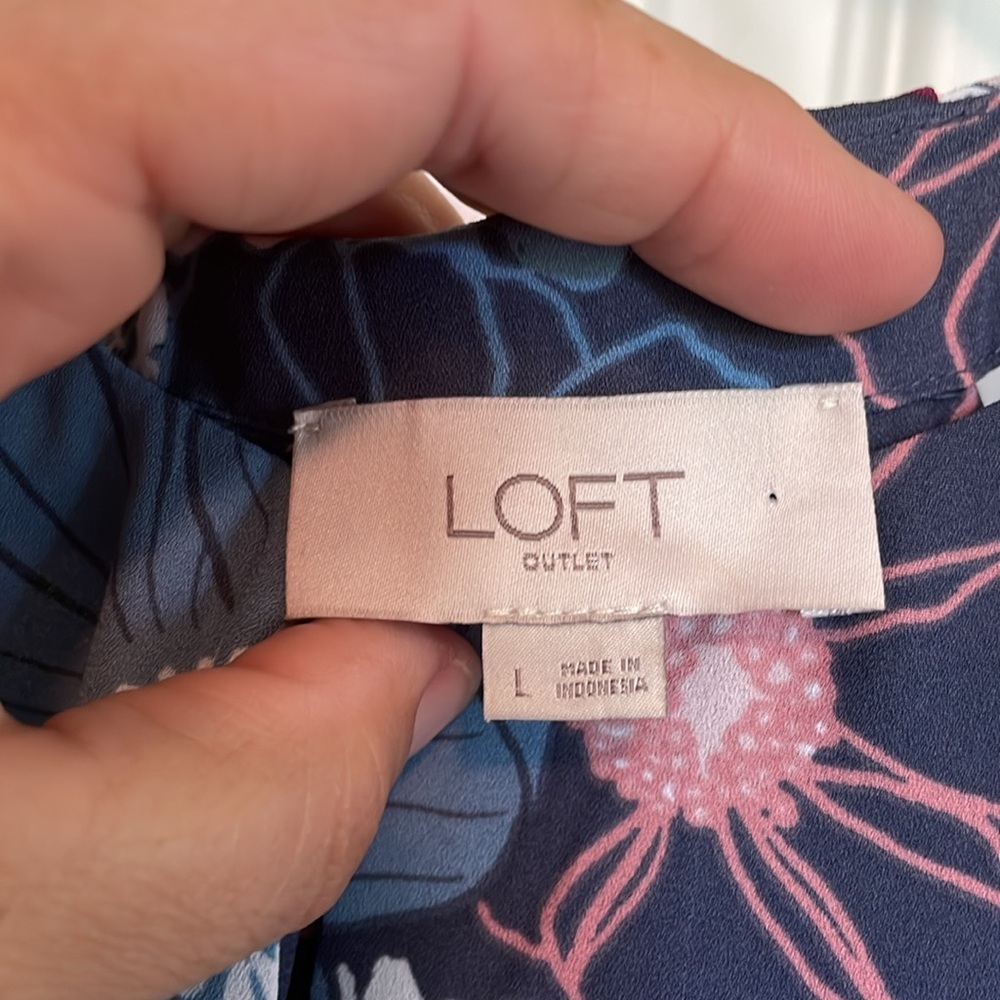 Women’s L LOFT Pink/gray Floral Tank. Lined flowy T back. Peek-a-boo bust - Picture 4 of 11